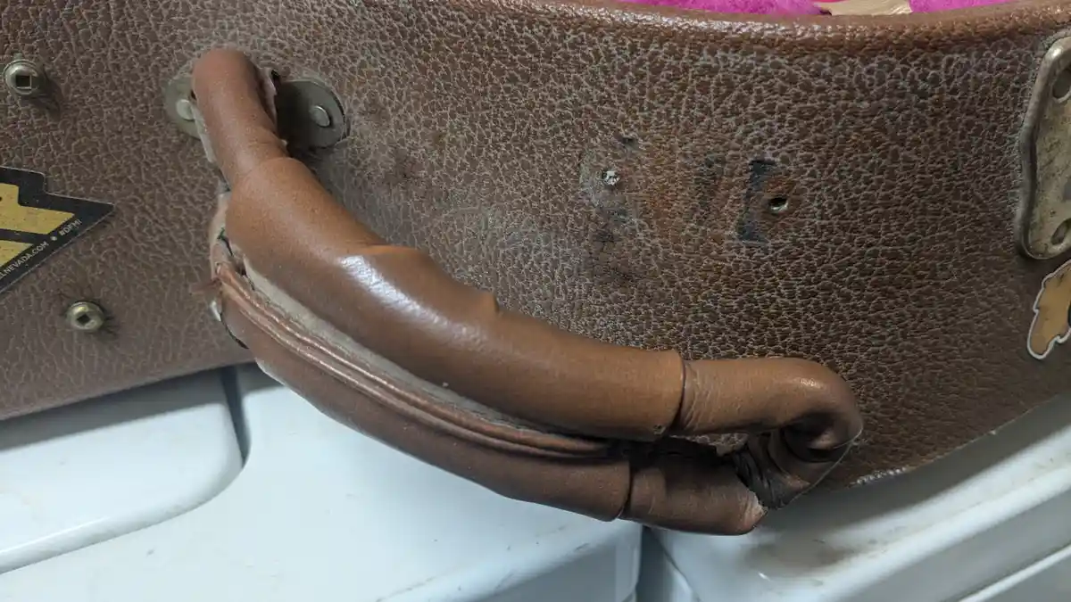 Fixing the Handle on a Vintage Gibson Acoustic Case