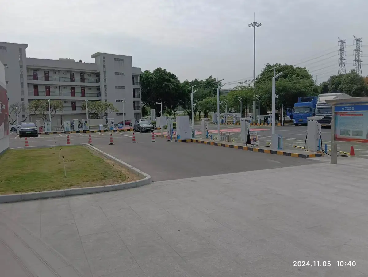 Charging Stations Pop Up All Over Chinese Highways