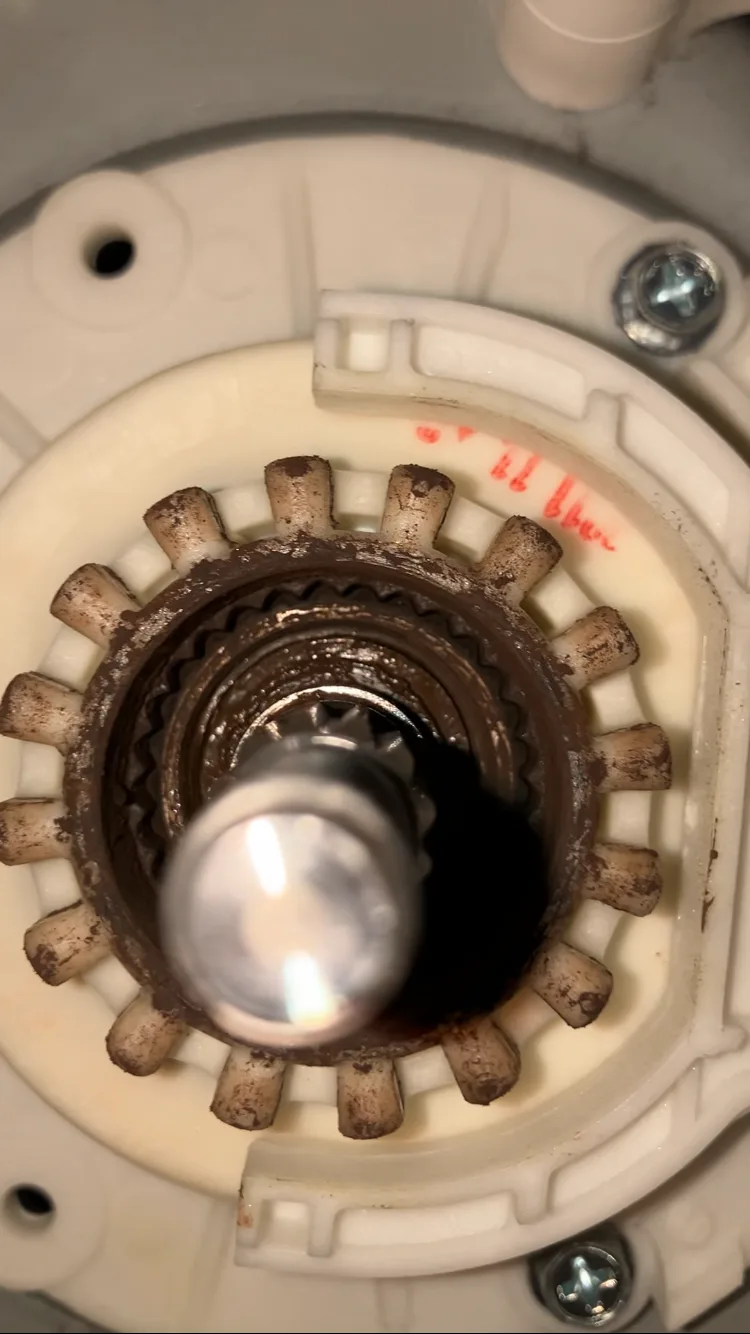 A close-up photo shows the dirty, grimy internal gears and drum of a washing machine, with red handwritten text reading 'i'm…