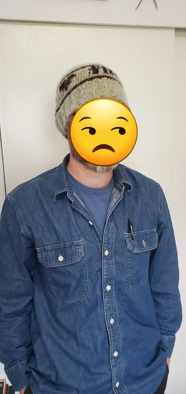 Knit hat that boldly fights against cancer.