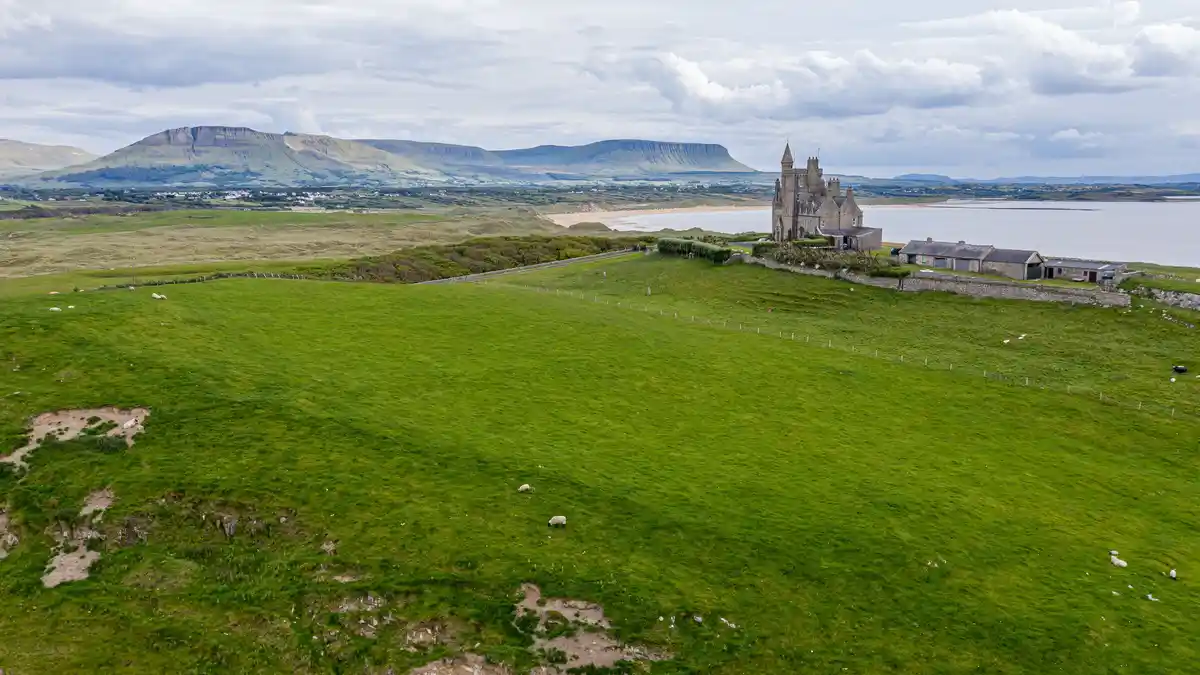 Built in the late 19th century, Classiebawn Castle is a charming country manor perched on a small headland in County Sligo…