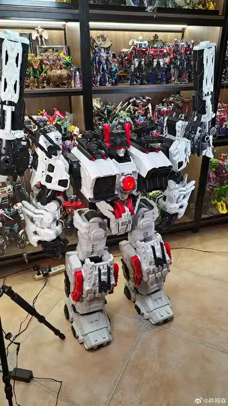 The Impressive 1.2 Meter Transformers Fortress Maximus Action Figure