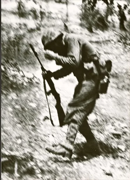 A US Marine Captured in a Moment of Chaos: Shrapnel Strikes in Saipan 1944
