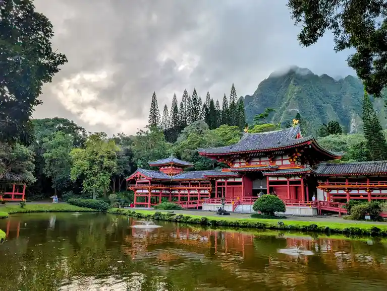Discover the stunning Byodo Temple in Hawaii!