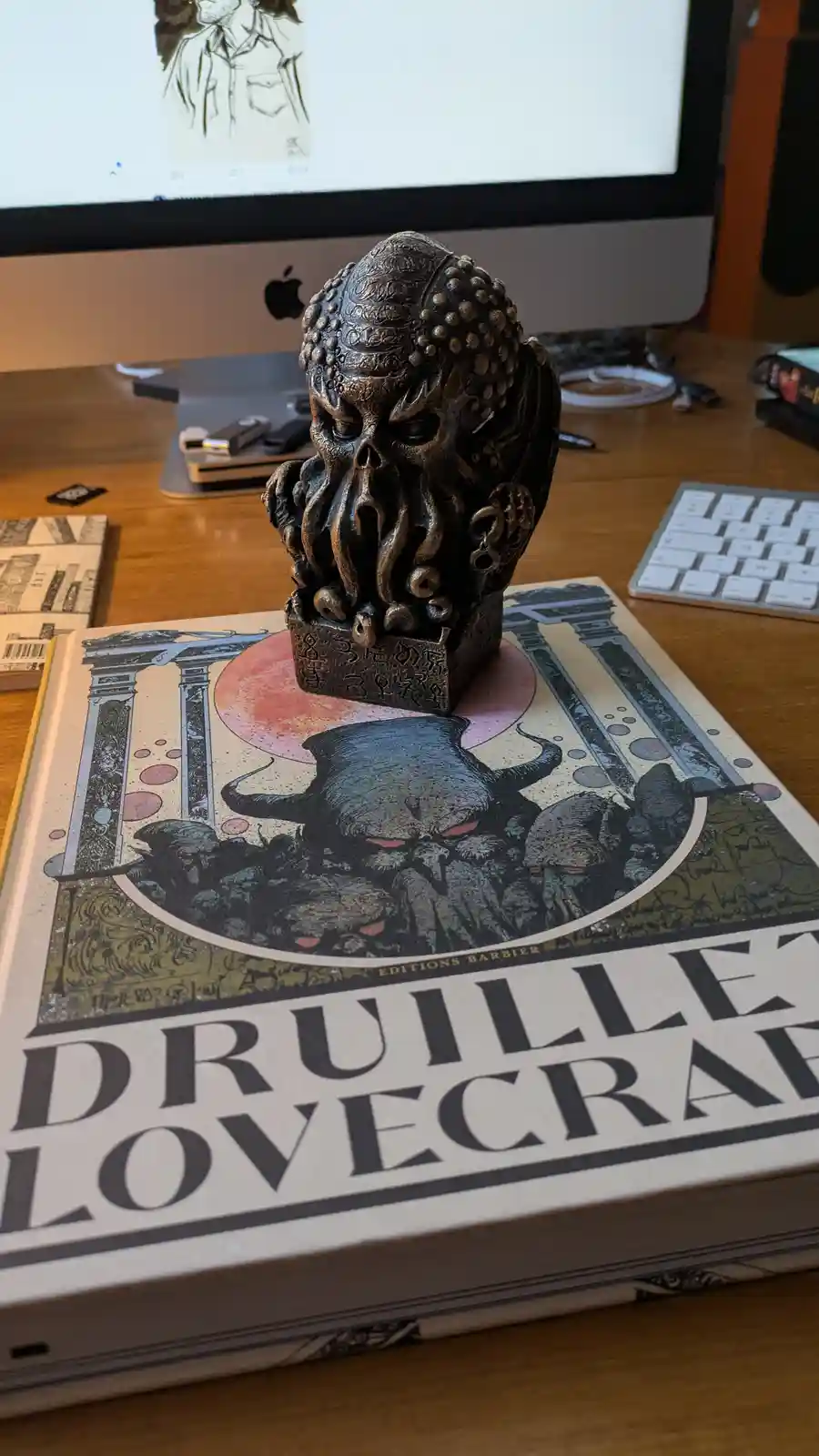 Druillet Meets Lovecraft: A Dark Artistic Fusion
