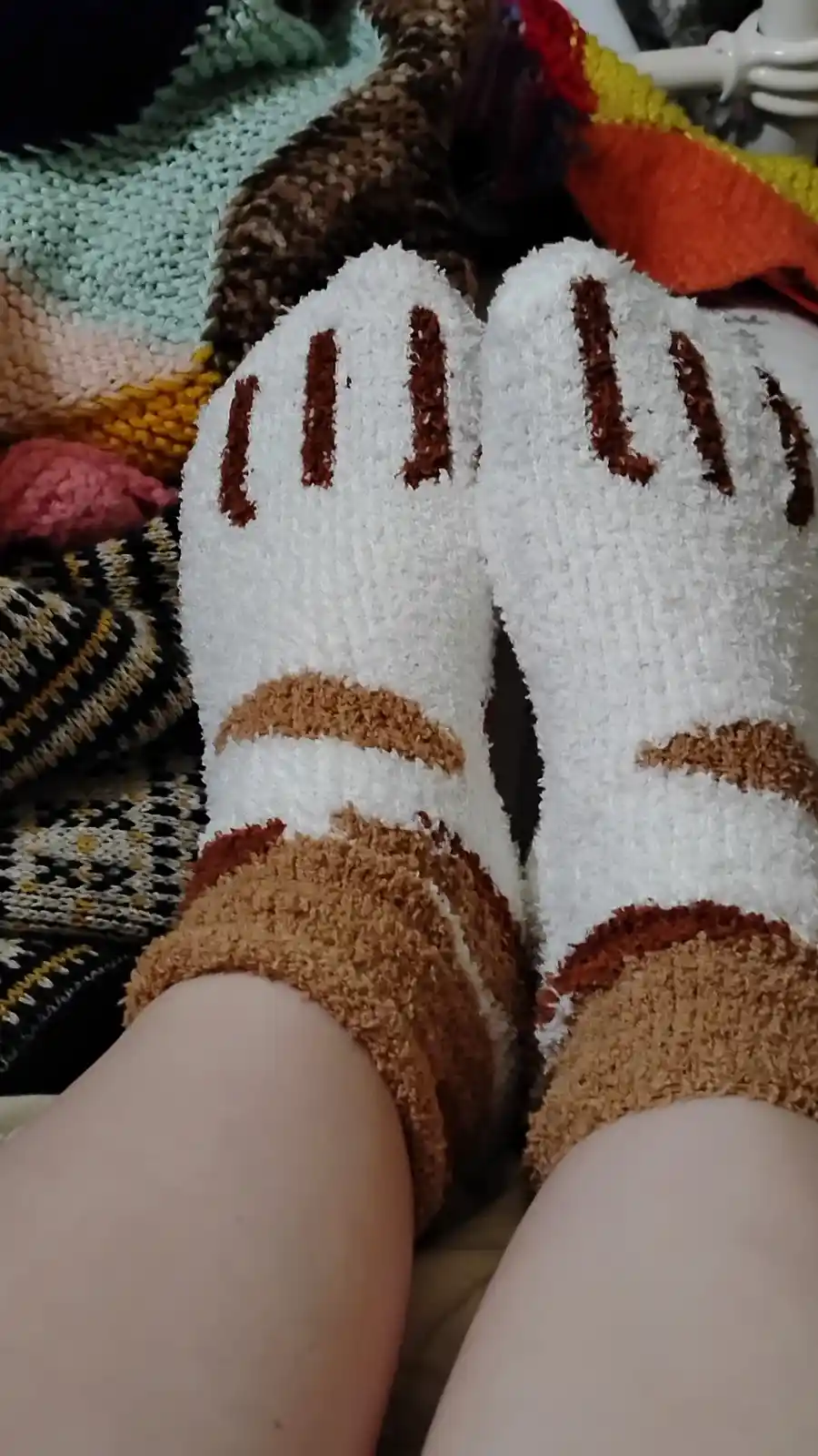 Adorable Christmas kitty socks to warm your heart!