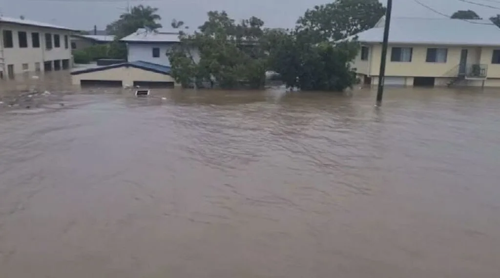 A staggering 1.2 million liters of rain fell in Queensland in just 48 hours!