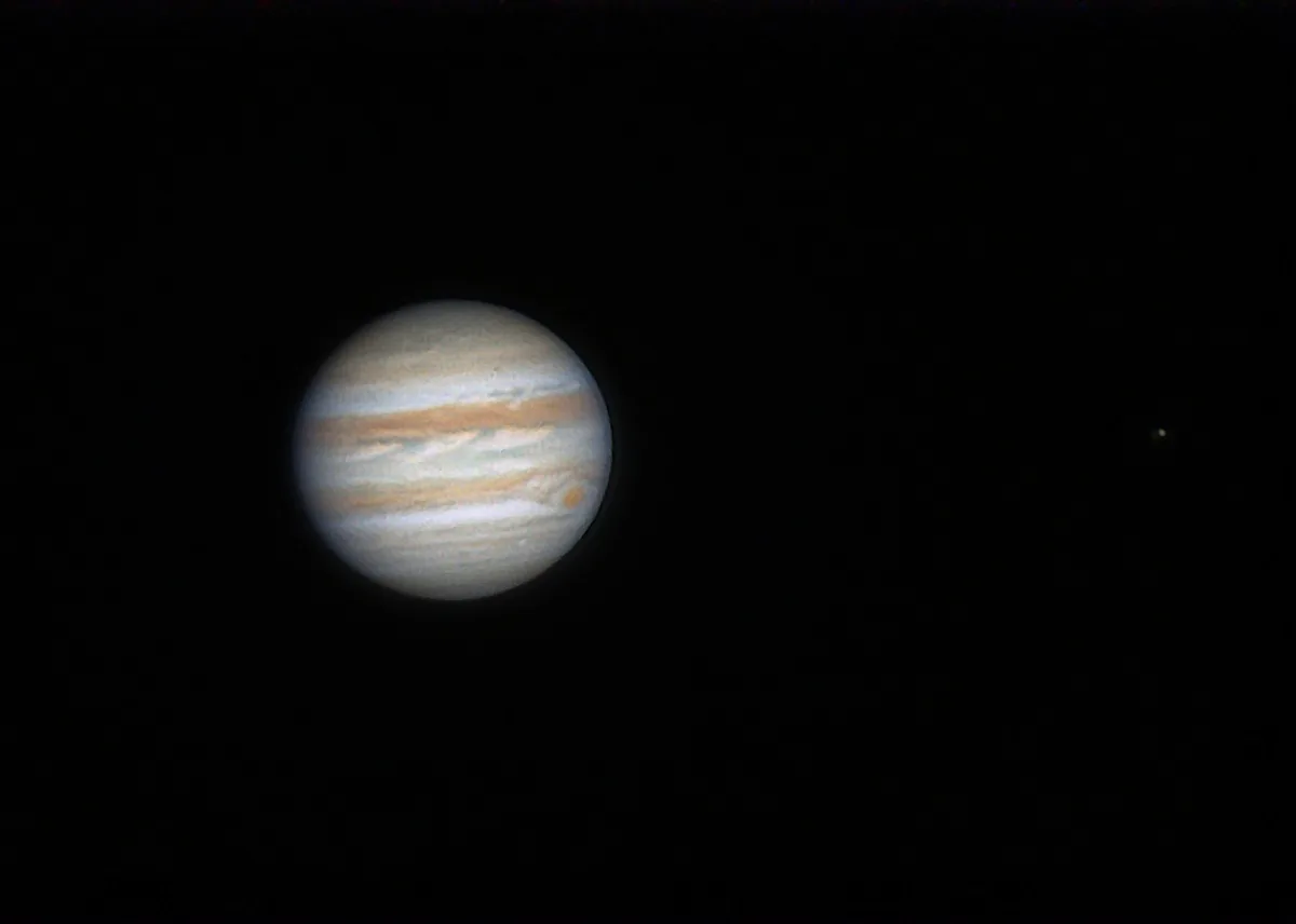 Stargazing: Jupiter and Mars from My Driveway