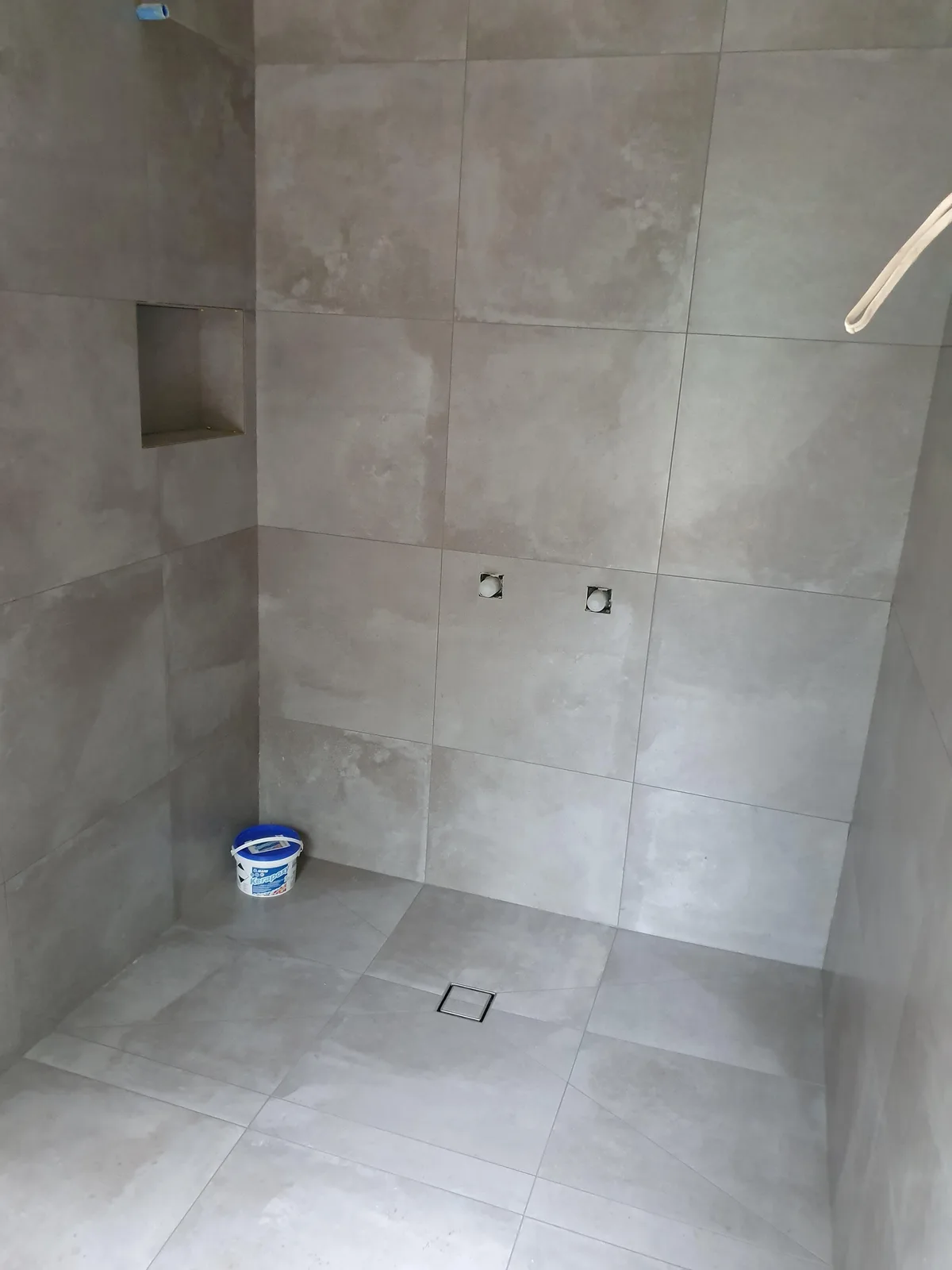 A Pair of Simple and Accessible Showers