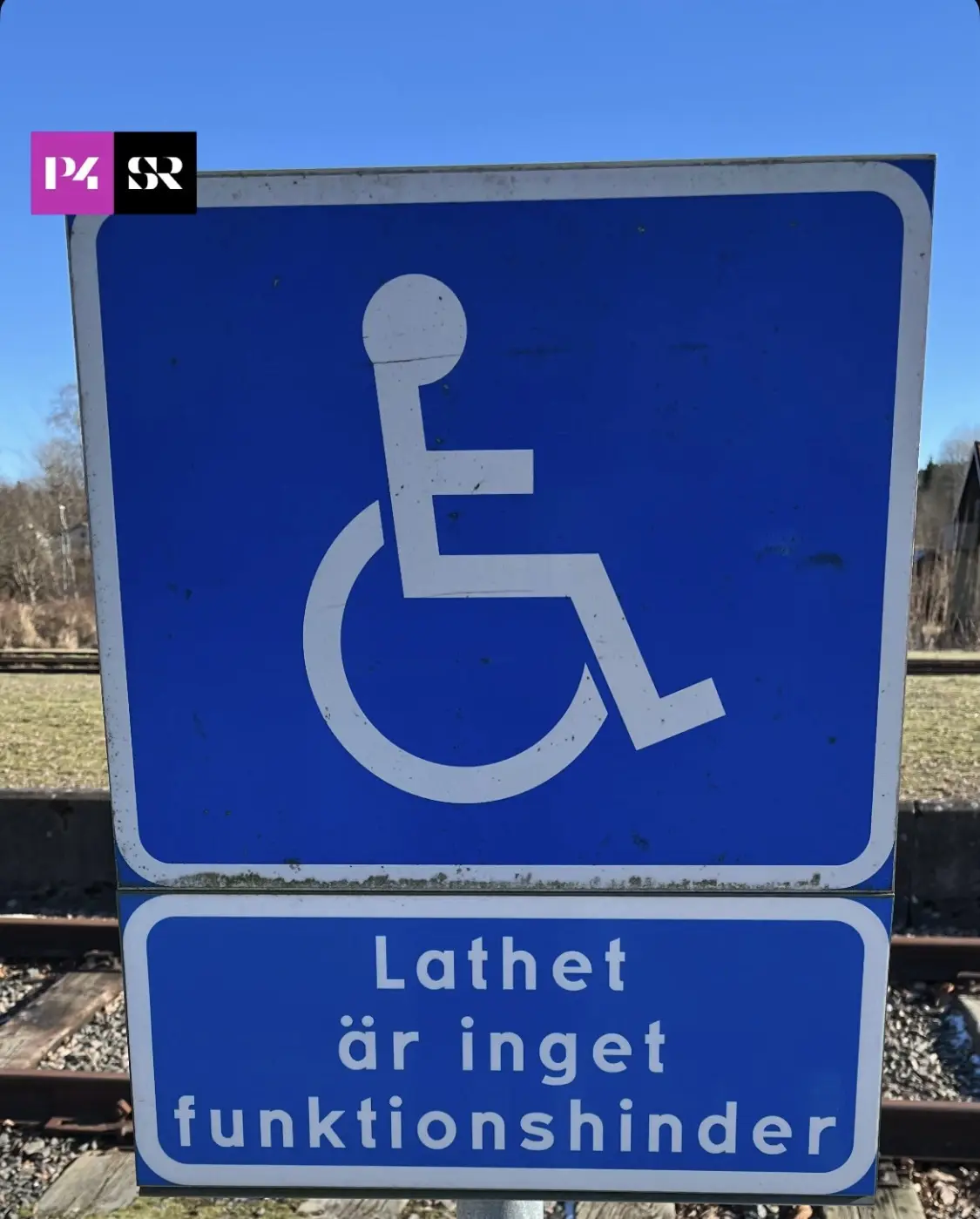 A blue Swedish accessibility sign with the international wheelchair symbol, paired with a lower panel reading 'Lathet är…